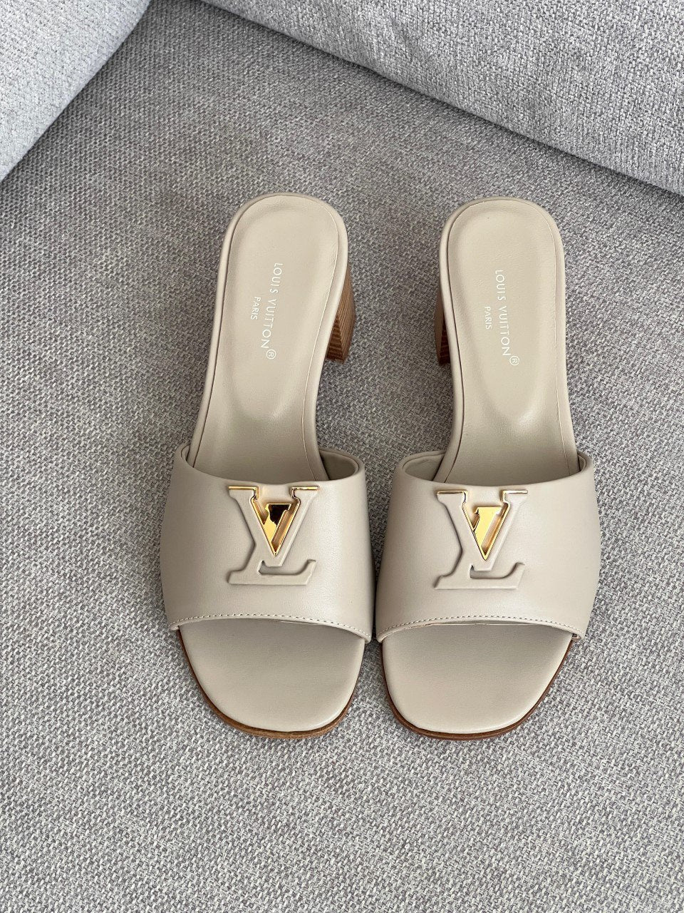 LOUIS VUITTON