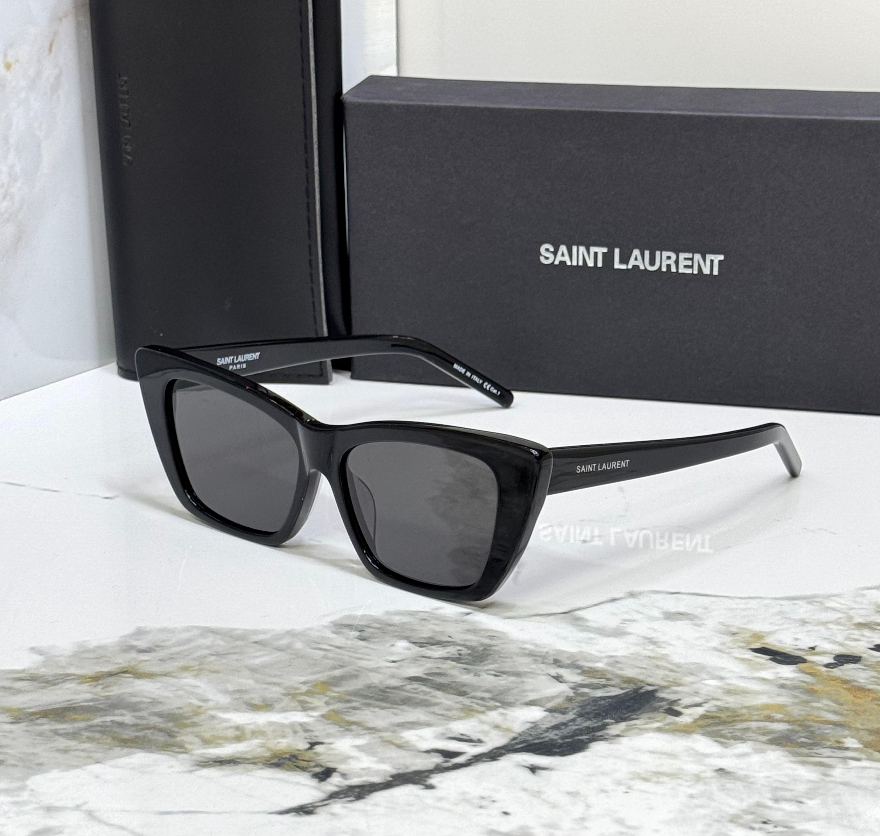 SAINT LAURENT