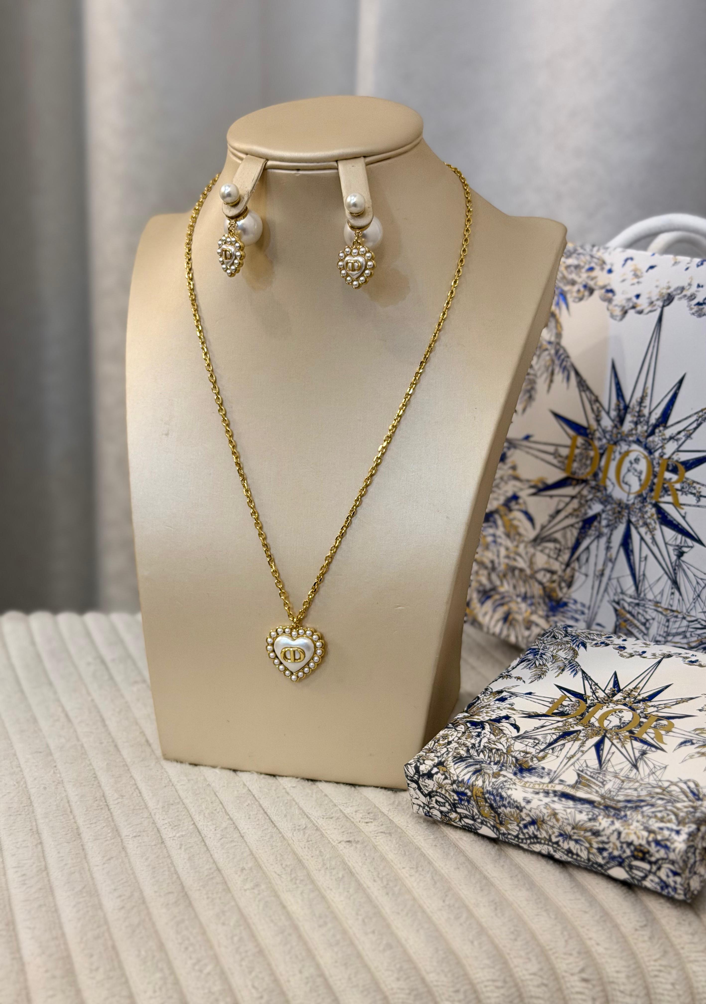 DIOR