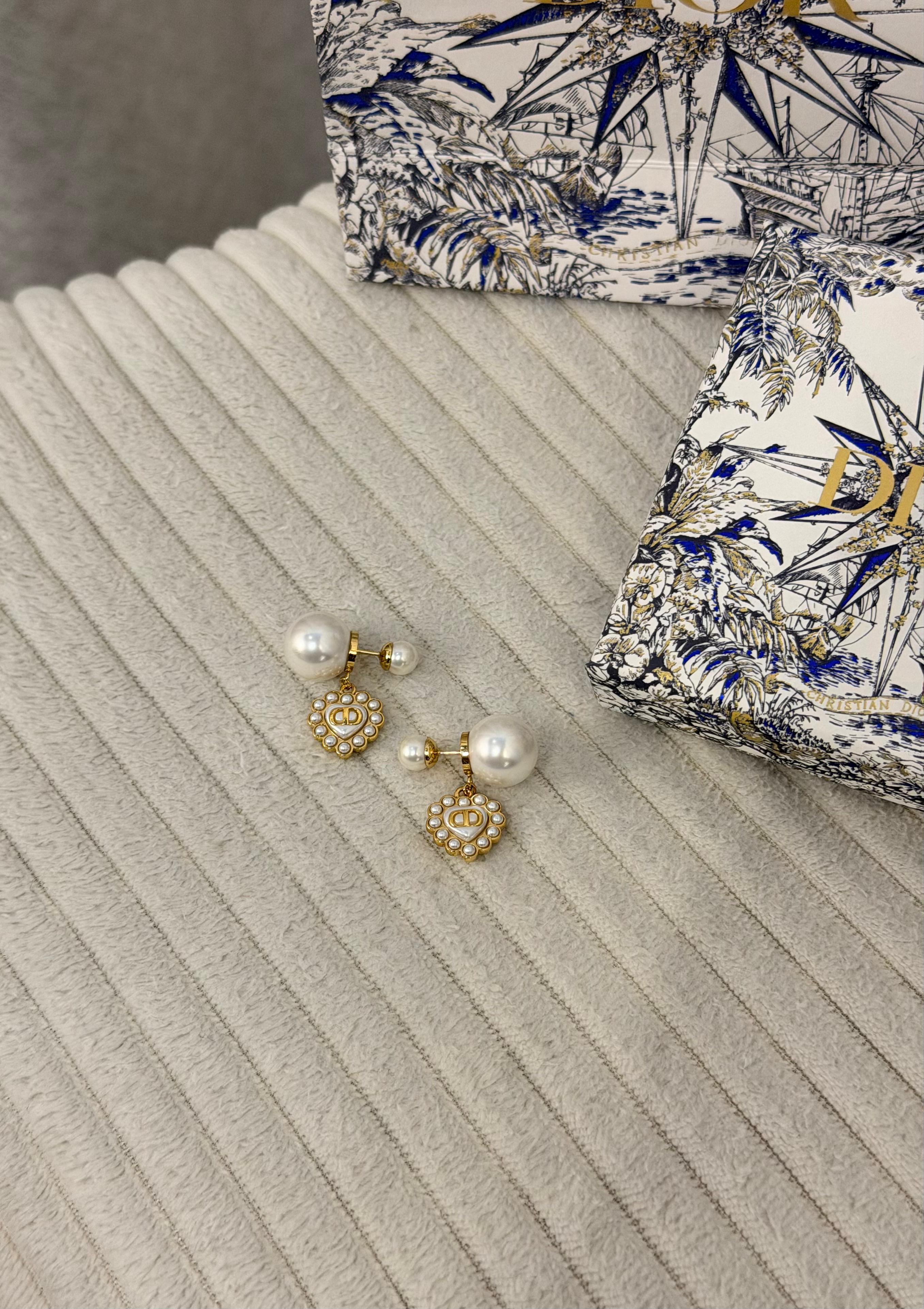 DIOR