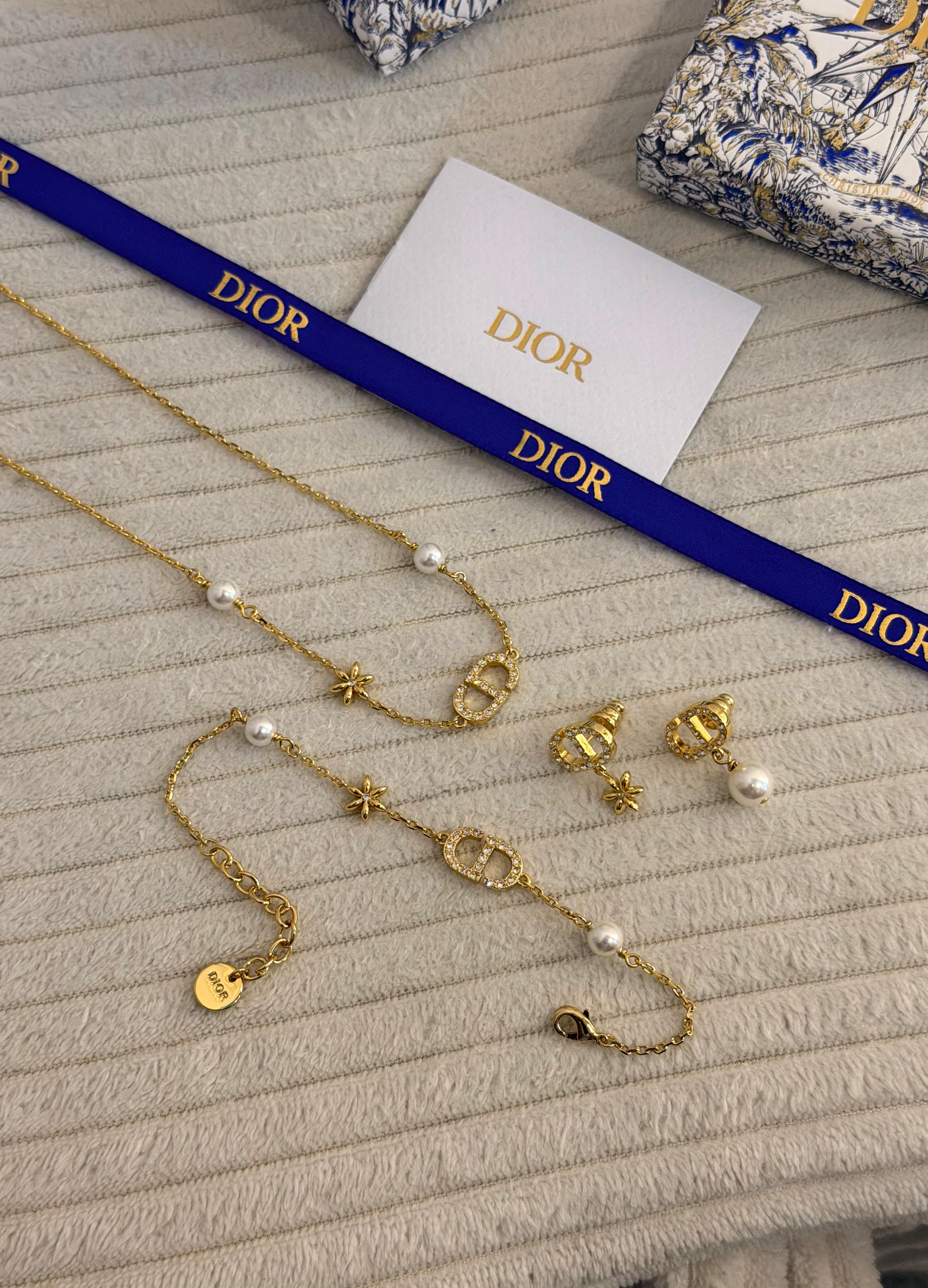 DIOR