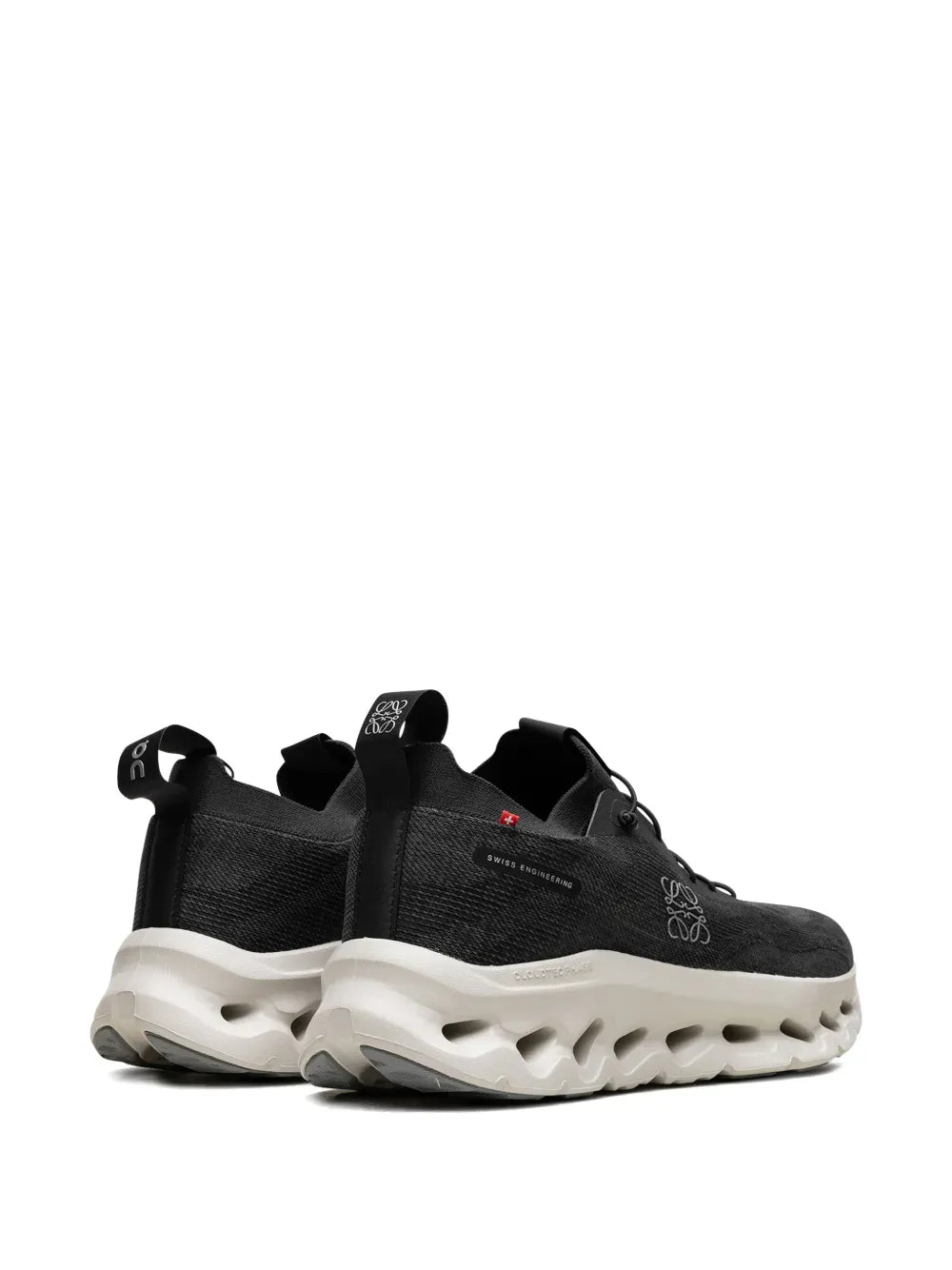On Cloudsolo logo detail sneakers