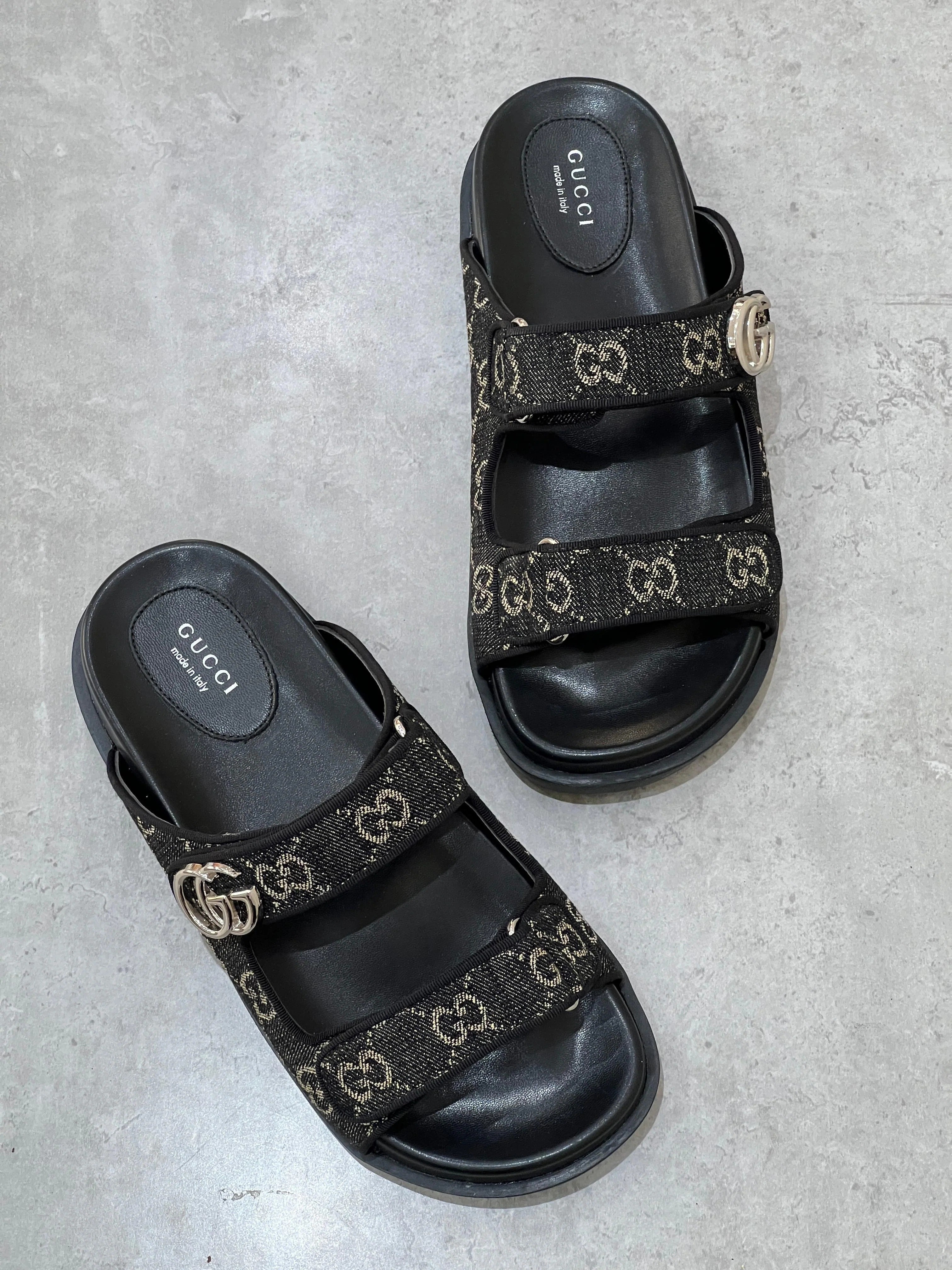 Gucci slipperDouble G